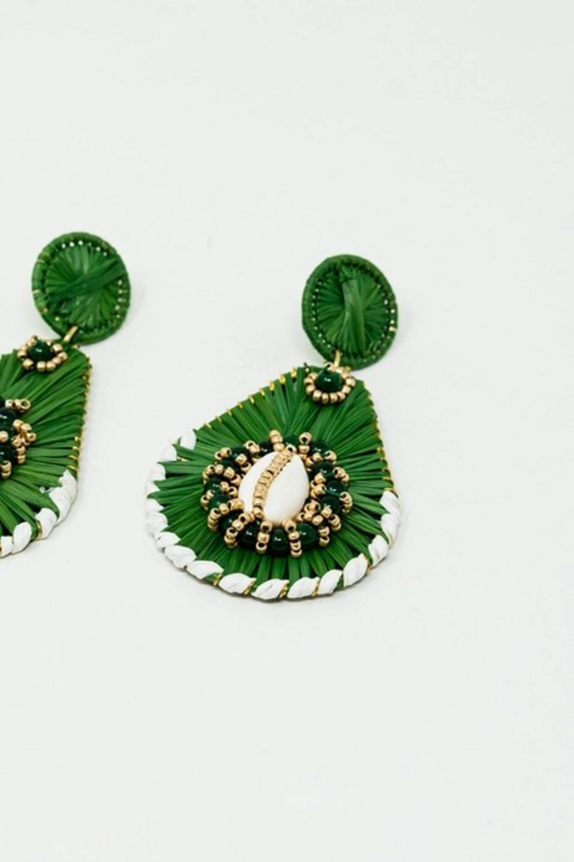 Pendientes verdes en forma de gota de agua con adornos - 4