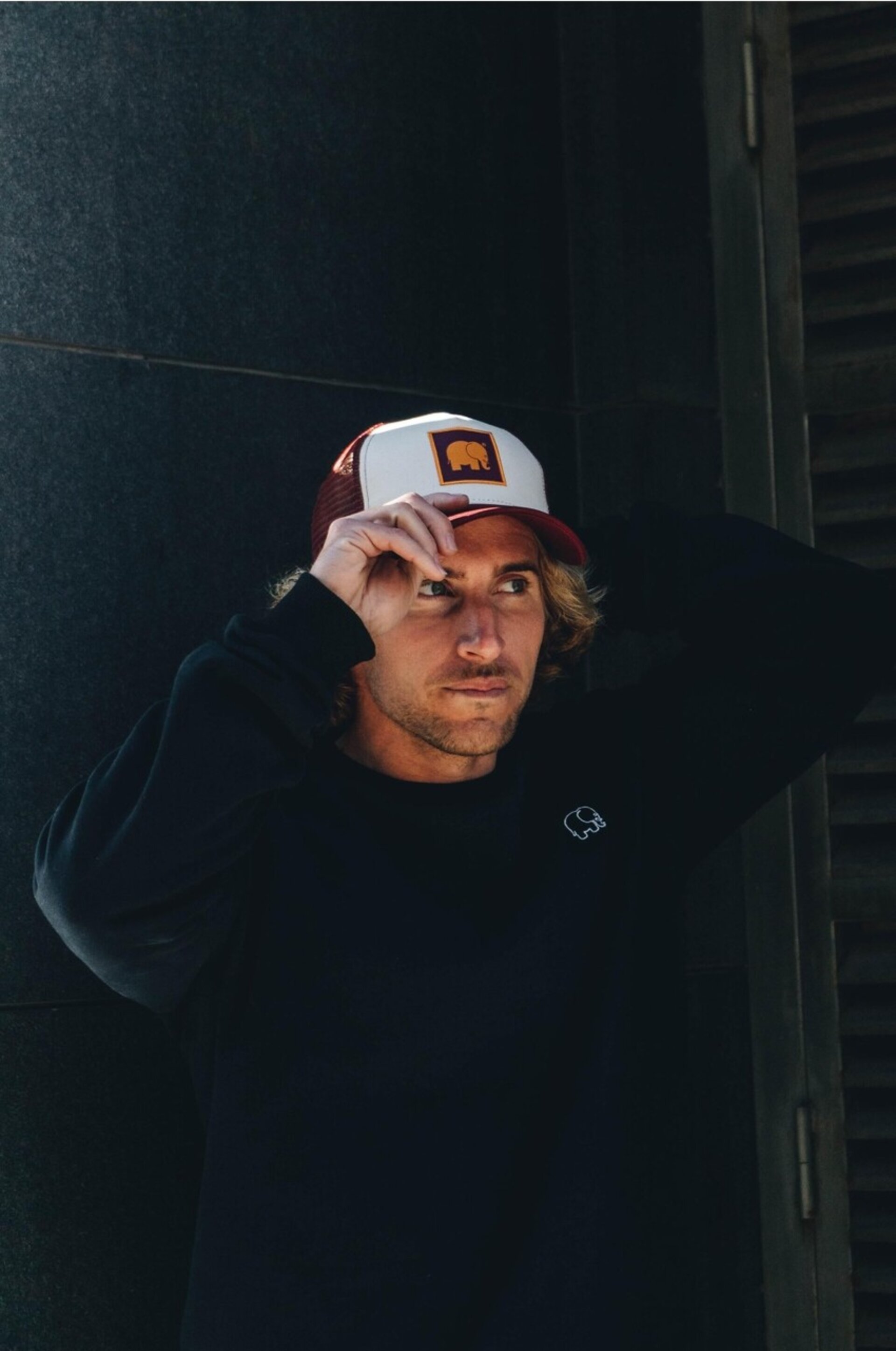 Gorra Trucker clásica, color burdeos - 5